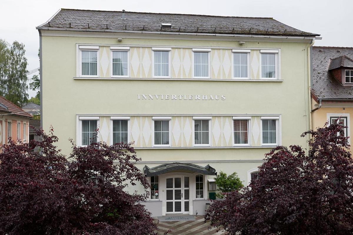 Gasthof Hametner: Thermal Oasis with Garden Access Bad Hall Exterior photo